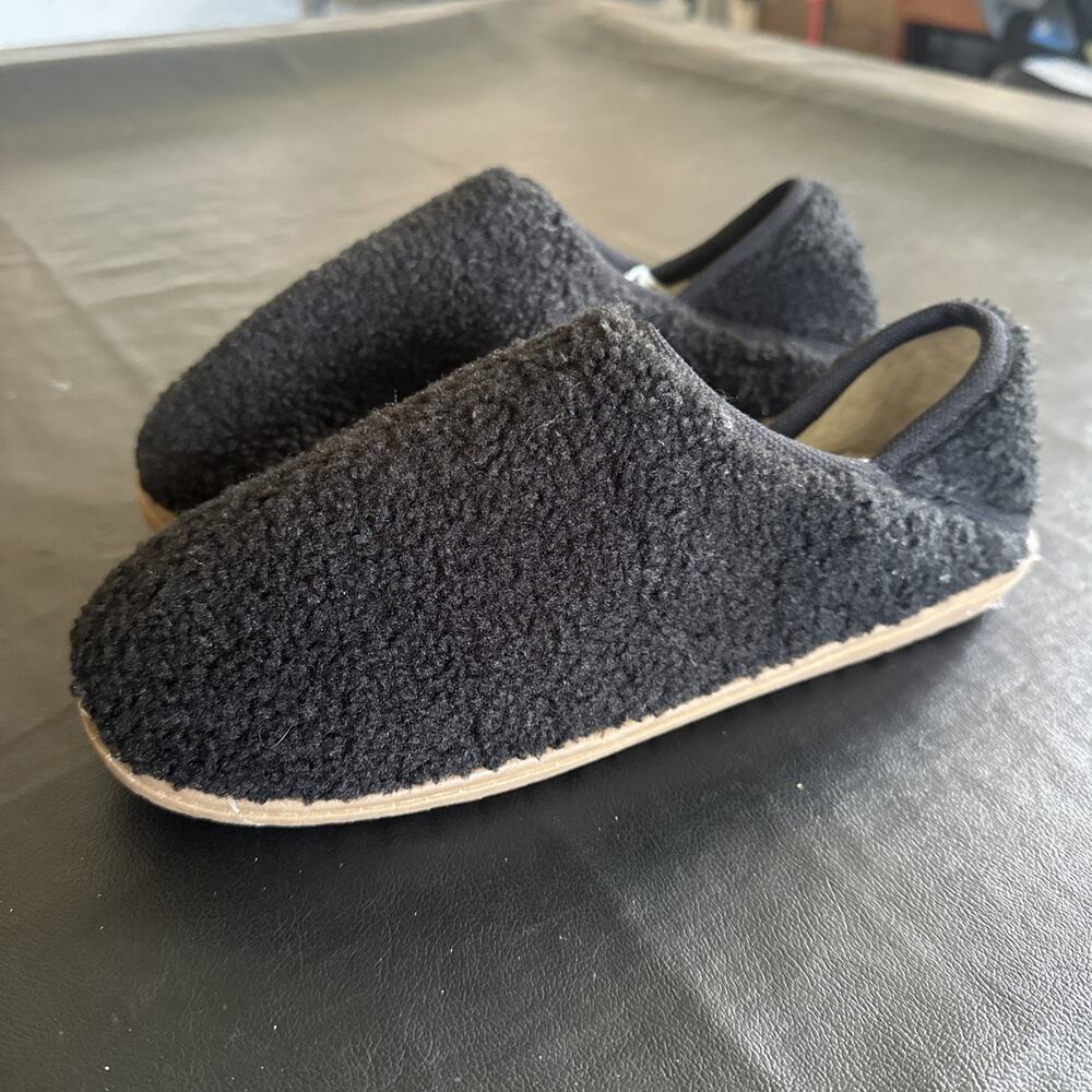 Minnetonka Women's 9 Outdoor Fleece Slippers Black Rubber Sole BP